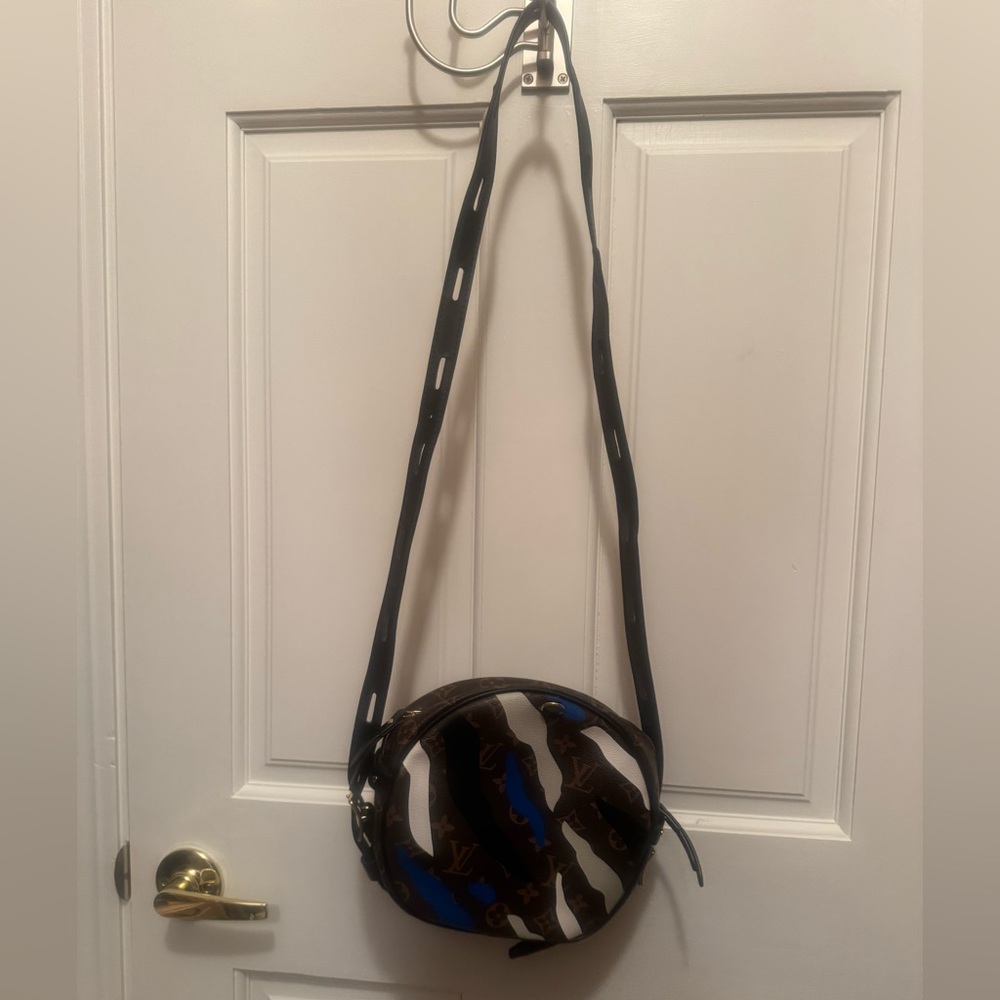 Fake LV unique circular crossbody